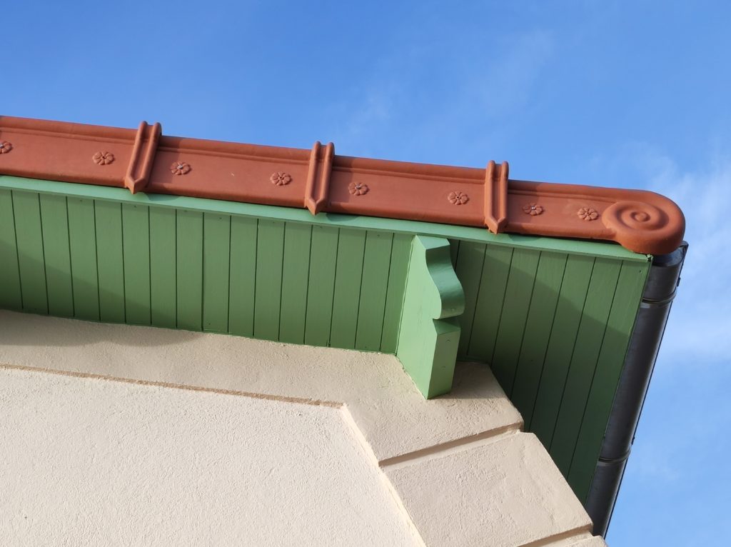 Tuiles et Abouts de Rive en Terre Cuite - Finition Étanche et Esthétique